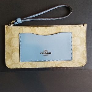 Coach Accessories - WOMEN'S COACH ZIP TOP WALLET WRISTLET Coach Accessories - WOMEN'S COACH ZIP TOP WALLET WRISTLET